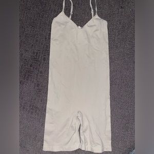 Aritzia babaton bodysuit